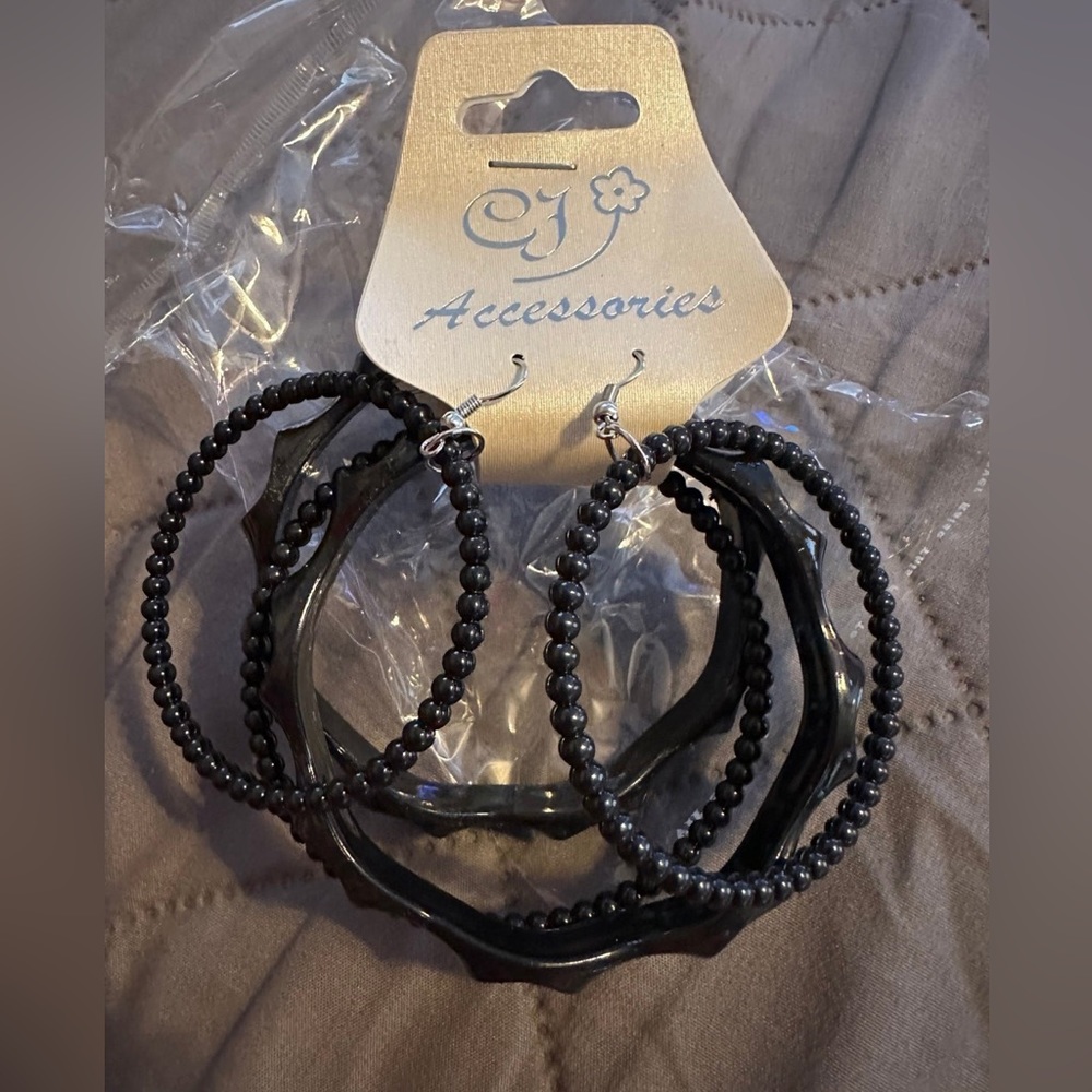 Bracelet Set w/matching hoop earrings - Black - NEW